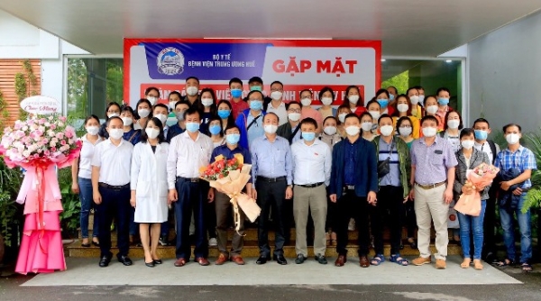 40 thầy thuốc Bệnh viện Trung ương Huế tiếp tục vào TP. HCM hỗ trợ chống dịch
