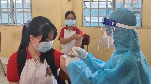 Bình Dương: Gần 100% học sinh THPT đã tiêm mũi 1 vắc xin Covid-19