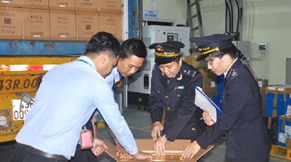 Phát hiện 25 tấn pho mát khai sai đối tượng miễn thuế tại cảng Tiên Sa - Đà Nẵng