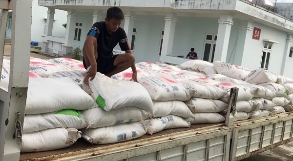 Biên phòng Tây Ninh bắt giữ vụ vận chuyển 6.500 kg đường cát ngoại nhập lậu