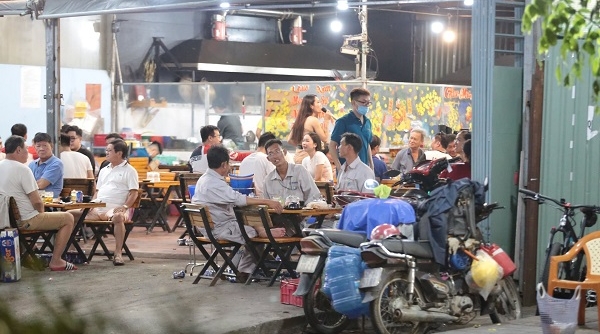 TP. Hồ Chí Minh: Thí điểm mở lại dịch vụ ăn uống đến 22h và được bán rượu bia