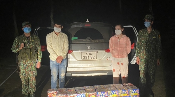 Bộ đội Biên phòng tỉnh Bình Phước phát hiện 2 đối tượng dùng xe ô tô chở 125kg pháo nổ