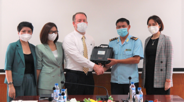 Hải quan Đà Nẵng tiếp nhận thiết bị phát hiện ma túy cầm tay