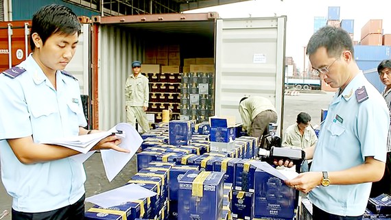 TP. HCM tăng cường đấu tranh chống buôn lậu, gian lận thương mại và hàng giả