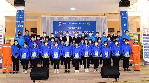 Thắp sáng ước mơ của học sinh nghèo tại Tuyên Quang