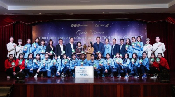 Đội bóng chuyền nữ Bamboo Airways Vĩnh Phúc nhận thưởng 2 tỷ đồng từ ông Trịnh Văn Quyết
