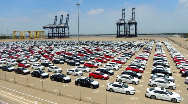 Việt Nam nhập khẩu 15.356 ô tô nguyên chiếc trong tháng 11/2021