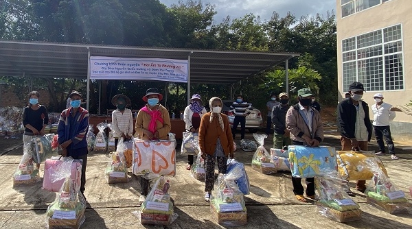 Doanh nhân Nguyễn Quốc Cường tặng 500 suất quà “Hơi ấm từ phương xa” cho bà con Gia Lai