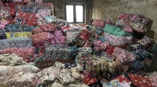 Phát hiện kho hàng quần áo vi phạm nhãn hàng hóa ở Đắk Nông
