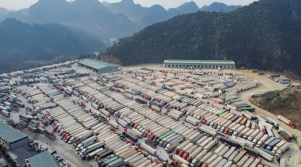 Lạng Sơn giảm nhiều loại phí hỗ trợ lái xe bị ùn ứ nông sản tại cửa khẩu Tân Thanh