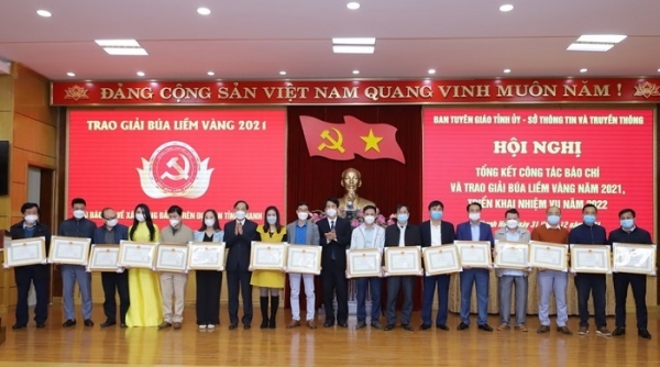 Phóng viên Tạp chí Thương hiệu & Công luận nhận bằng khen của chủ tịch UBND tỉnh Thanh Hóa
