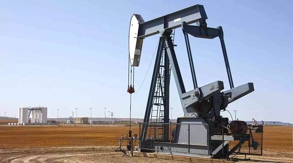 Giá xăng dầu ngày 5/1: Đồng loạt tăng