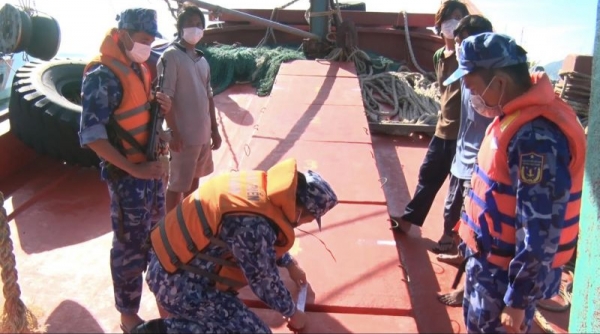 Cảnh sát biển vùng 4 thu giữ 70.000 lít dầu DO bất hợp pháp