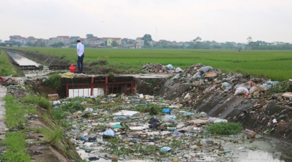 Đổ rác, chất thải trong phạm vi bảo vệ công trình thủy lợi bị phạt tới 80 triệu đồng