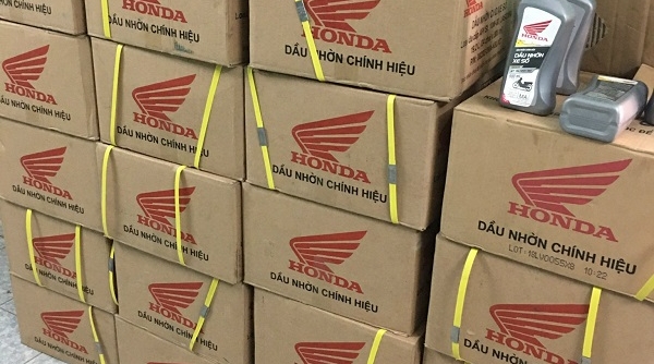 Cục Quản lý thị trường Lào Cai tạm giữ 480 chai dầu nhớt xe máy có dấu hiệu giả mạo nhãn hiệu Honda