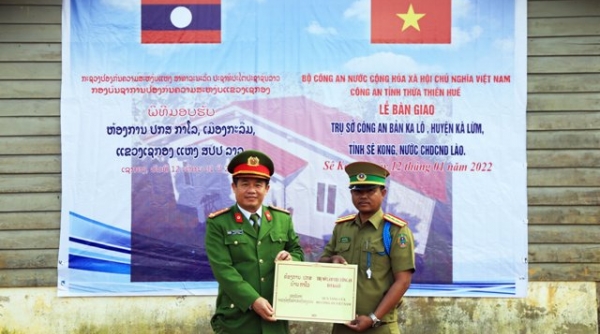 Bàn giao trụ sở làm việc cho Công an bản biên giới Ka Lô nước bạn Lào