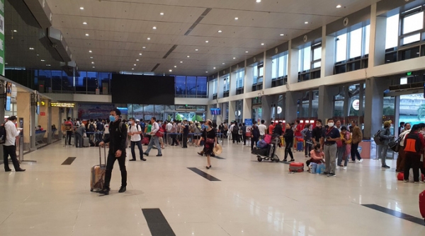 Khách qua sân bay Tân Sơn Nhất chỉ bằng 44% so với năm trước