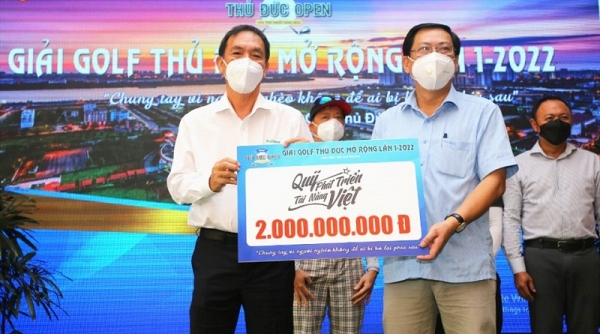 Quỹ Phát triển Tài năng Việt đã ủng hộ 2 tỷ đồng cho Quỹ Vì Người Nghèo Thành phố Thủ Đức