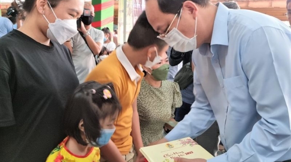 Hơn 10.000 gia đình công nhân TP. Hồ Chí Minh vui Tết miễn phí tại Công viên Đầm Sen