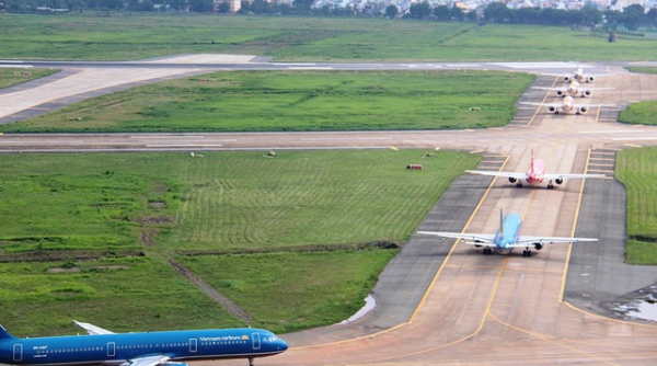 Sân bay quốc tế Tân Sơn Nhất tạm đóng cửa một đường băng