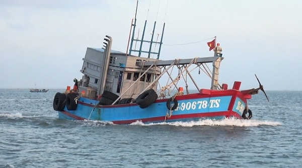 Cảnh sát biển bắt giữ tàu chở khoảng 110.000 lít dầu DO không rõ nguồn gốc