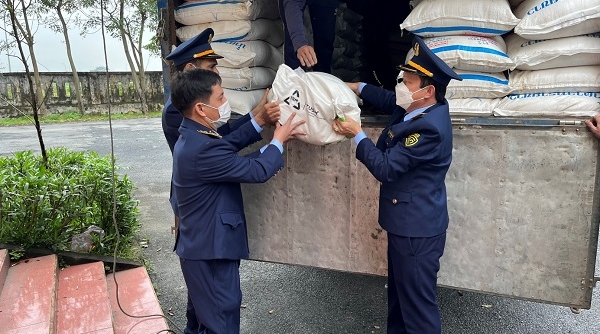 Thu giữ 2.000 kg đường tinh luyện nhập lậu tại Hà Tĩnh