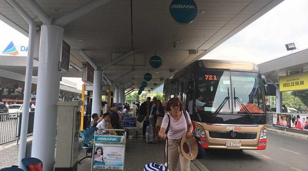 TP. Hồ Chí Minh đề xuất dùng xe buýt giảm tải hành khách cho sân bay Tân Sơn Nhất