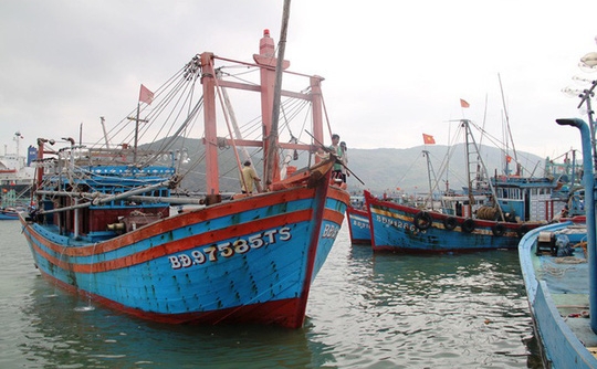 13 ngư dân Bình Định thoát hiểm