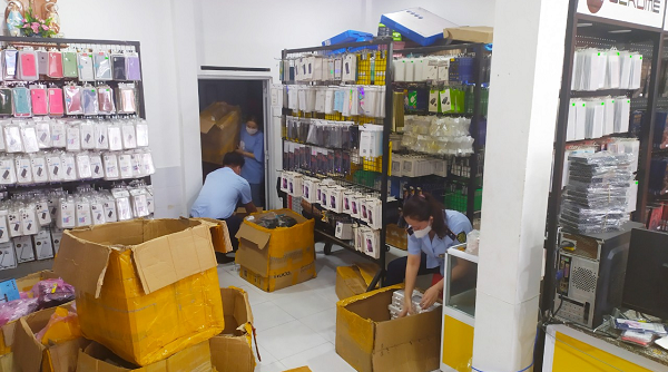 Bình Thuận: Thu giữ gần 2.000 phụ kiện điện thoại các loại không có hóa đơn chứng từ