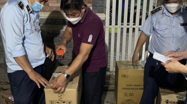 Tạm giữ lô hàng khẩu trang y tế và kit test nghi nhập lậu tại An Giang