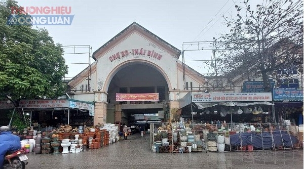 Nhiều hàng hóa không rõ nguồn gốc, xuất xứ được bán buôn ở chợ Bo Thái Bình