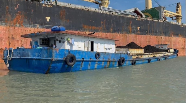 Biên phòng TP. HCM phát hiện tàu nước ngoài đang sang mạn 900 tấn than không có hóa đơn