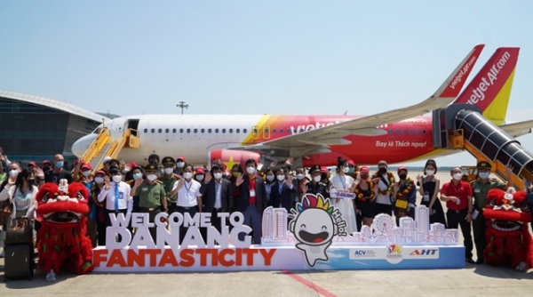 Đón 02 chuyến bay quốc tế đầu tiên chở khách du lịch đến TP. biển Đà Nẵng