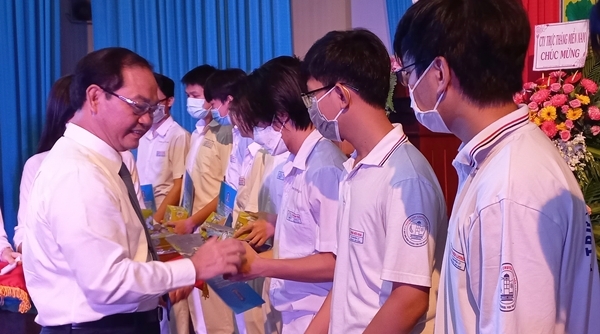 Bà Rịa - Vũng Tàu:  Trao thư khen 39 học sinh giỏi quốc gia năm học 2021-2022