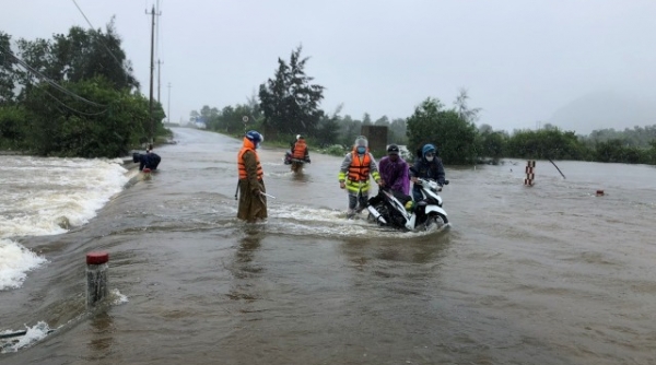 Mưa lớn ở Thừa Thiên Huế gây ngập lụt nhiều nơi, thuỷ điện xã lũ
