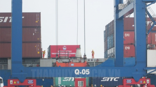 TP. Hồ Chí Minh áp dụng mức phí mới với hàng hóa vận chuyển chung một container