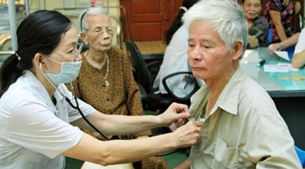 Thủ tướng Chính phủ: Nghiên cứu hỗ trợ hợp lý đối với nhóm người cao tuổi chưa có bảo hiểm y tế