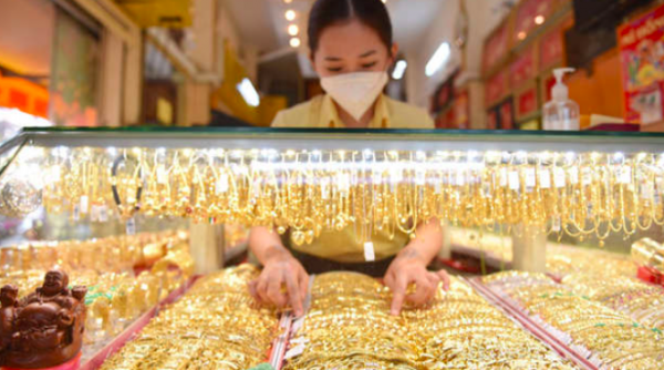 Giá vàng bật tăng liên tục trong ngày giao dịch ở mức 71 triệu đồng