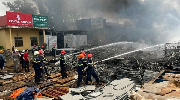 Cháy lớn tại Cụm Công nghiệp Nhơn Bình