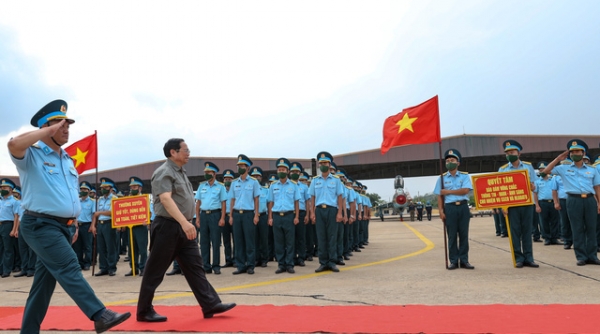 Thủ tướng khảo sát sân bay quân sự Thành Sơn, thăm Trung đoàn Không quân 937