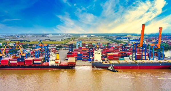 TP. HCM dự định sẽ giảm 50% mức phí với các hàng hoá xuất, nhập khẩu vận chuyển bằng đường thuỷ nội địa