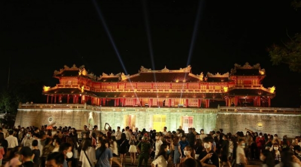 Thừa Thiên Huế: Khai trương Phố đêm Hoàng Thành thu hút hàng nghìn người tham gia