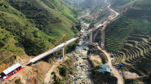 Hợp long cây cầu cạn thứ 2 nối cao tốc Nội Bài – Lào Cai với Sa Pa