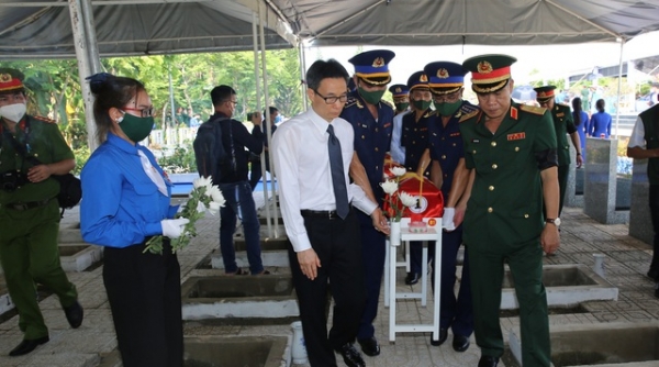Phó Thủ tướng Vũ Đức Đam dự lễ truy điệu và an táng 28 hài cốt liệt sĩ tại Đồng Nai