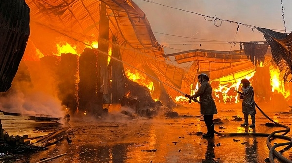 Hà Nội khuyến cáo người dân phòng tránh cháy nổ kho bãi, nhà xưởng