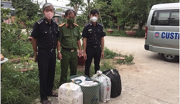 Phát hiện và thu giữ 1.250 bao thuốc lá ngoại nhập lậu tại khu vực biên giới Hồng Ngự - Đồng Tháp