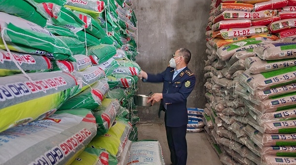 Hưng Yên: Liên tiếp phát hiện cơ sở buôn bán phân bón giả, kém chất lượng