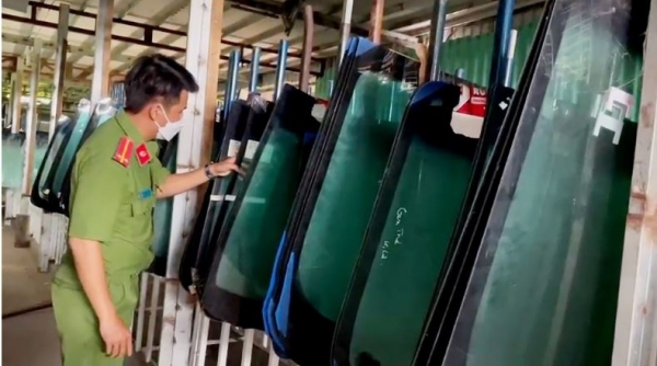 Tổ liên ngành chống buôn lậu tỉnh An Giang tạm giữ 340 tấm kính ô tô không rõ nguồn gốc