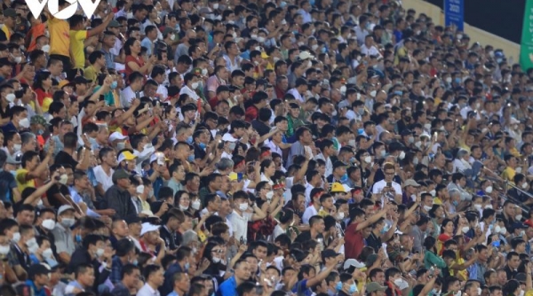 Sân Thiên Trường đông nghịt dù không có đội nhà: "Khán giả Việt Nam thật tuyệt vời"