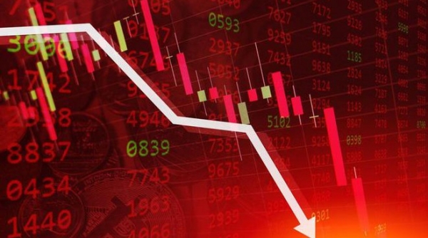 Thị trường chứng khoán “đỏ lửa” nằm sàn, nhiều nhà đầu tư cá nhân vẫn chạy đua mở tài khoản mới